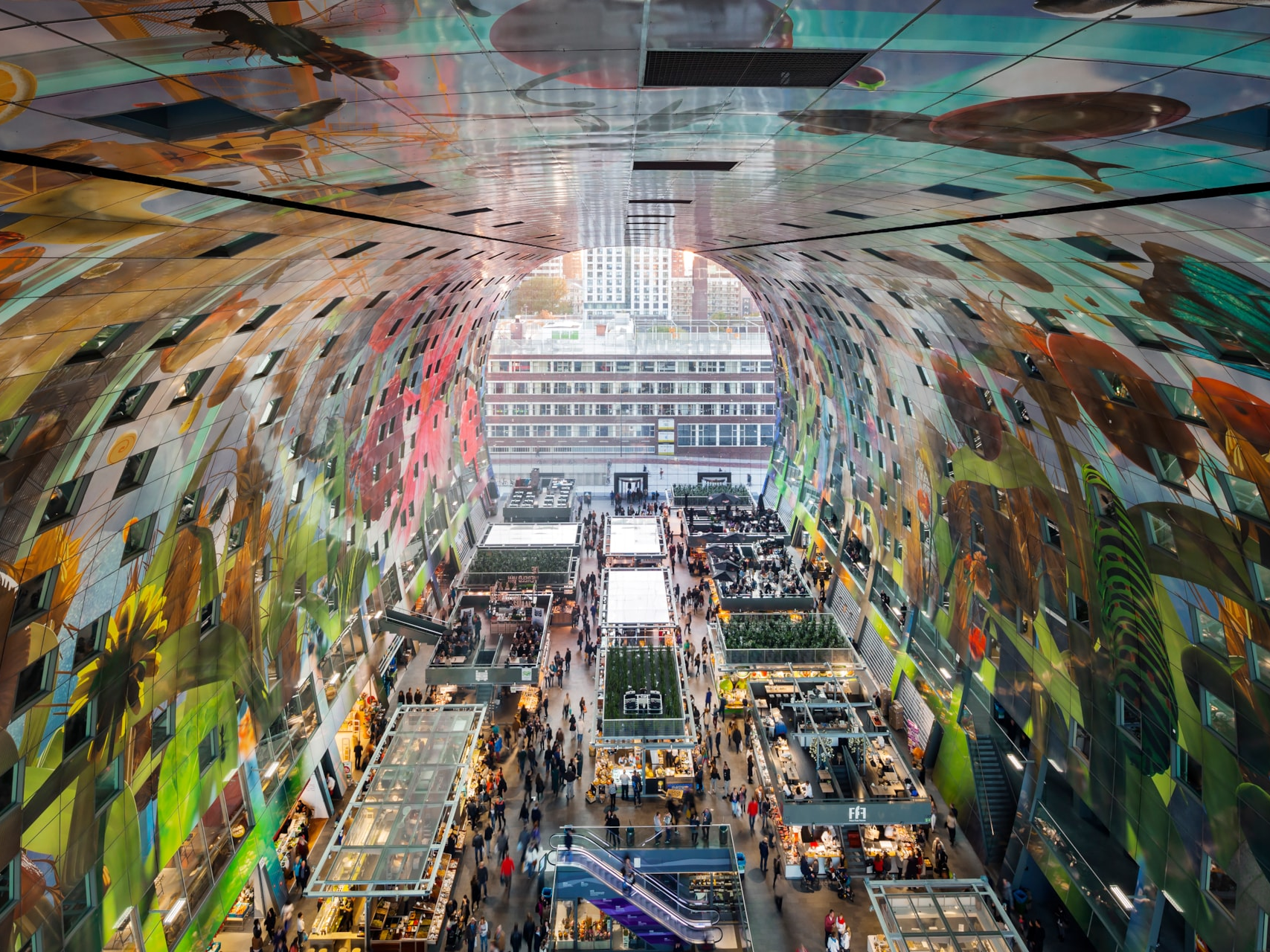 Sfeerfoto van de MVRDV Architecten case. In de afbeelding zien we de Markthal uitgelicht als project